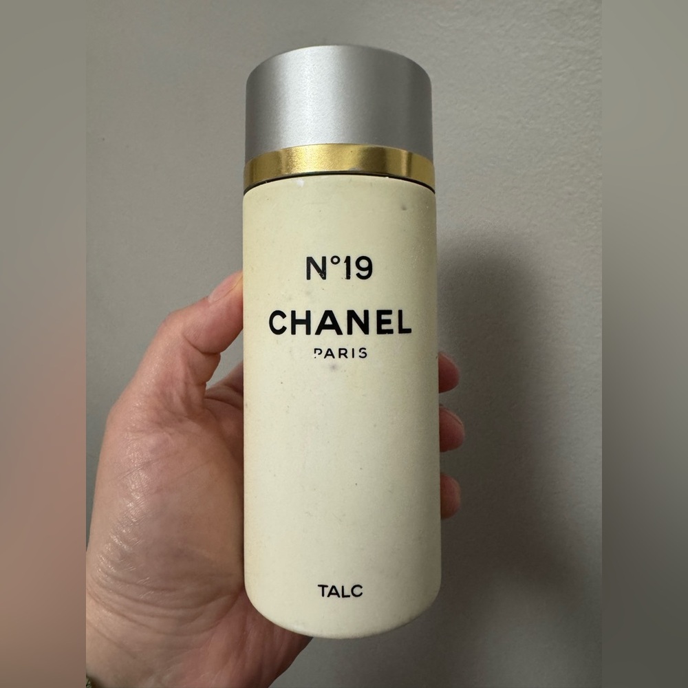 Chanel No 19 Talc Talcum Powder true vintage 1990s